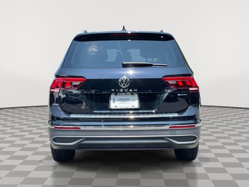 Used 2022 Volkswagen Tiguan SE image 6