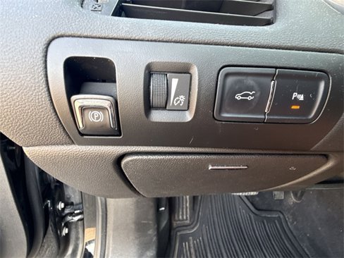 Used 2015 Chevrolet Impala LT w/ Convenience Package image 16