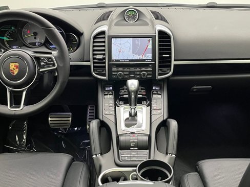 Used 2015 Porsche Cayenne S image 33