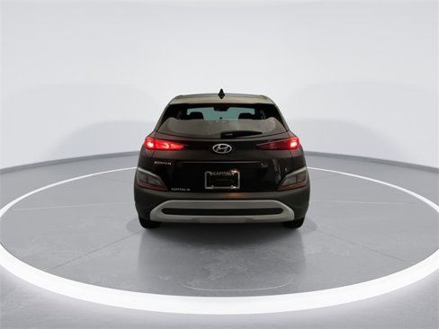 Used 2022 Hyundai Kona SE image 3