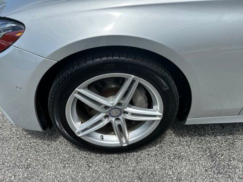 Used 2017 Mercedes-Benz E 300 4MATIC image 11