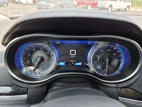 Used 2017 Chrysler 300 C image 24