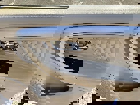 Certified 2019 Ford Taurus SE image 20
