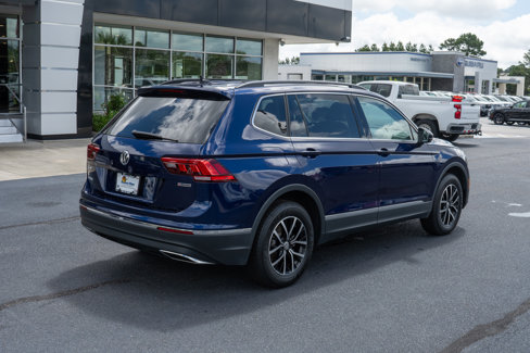 Used 2021 Volkswagen Tiguan SE w/ Panoramic Sunroof Package image 3