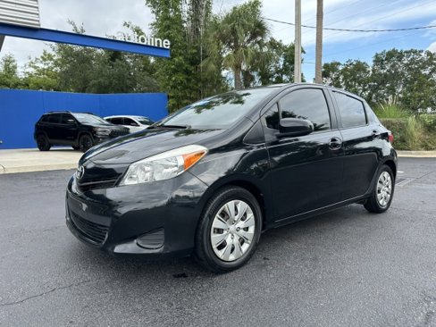 Used 2012 Toyota Yaris L image 2