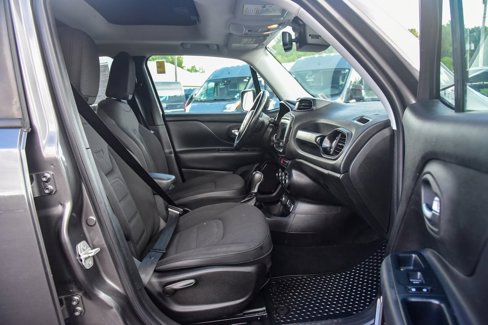 Used 2016 Jeep Renegade Latitude image 9