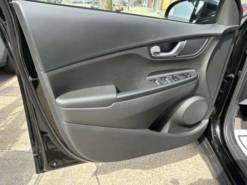 Used 2022 Hyundai Kona SEL w/ Convenience Package image 11