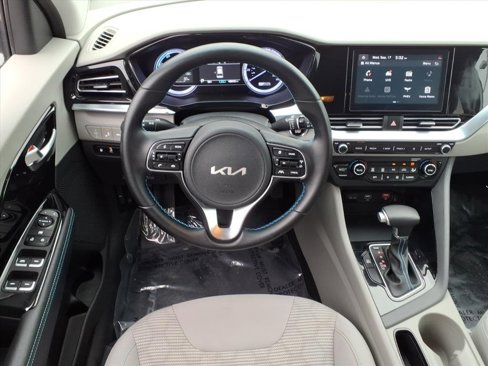Used 2022 Kia Niro LXS image 15