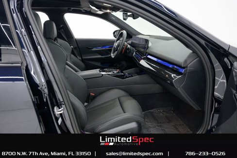 Used 2025 BMW M5 image 48