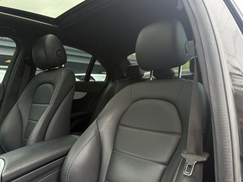 Used 2019 Mercedes-Benz C 300 Sedan w/ AMG Line image 24
