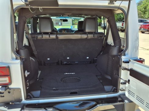 Used 2017 Jeep Wrangler Unlimited Sahara image 13