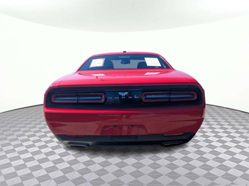 Used 2016 Dodge Challenger SXT image 4