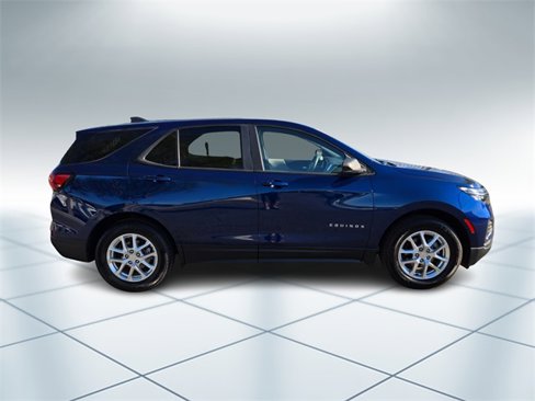 Used 2022 Chevrolet Equinox LS w/ LS Convenience Package image 3