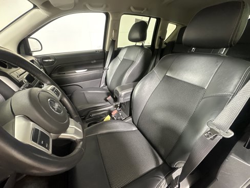 Certified 2017 Jeep Compass Latitude image 9
