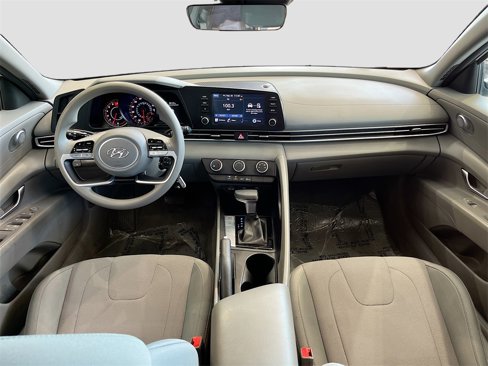 Used 2022 Hyundai Elantra SE image 19
