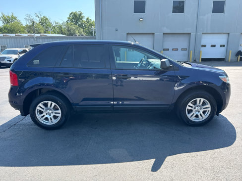 Used 2011 Ford Edge SE image 2