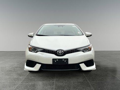 Used 2017 Toyota Corolla iM image 2