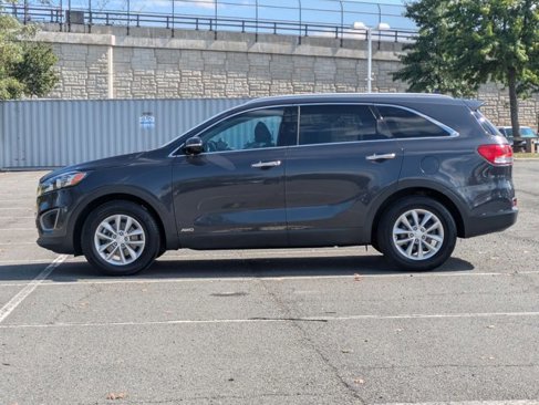 Used 2018 Kia Sorento LX image 9