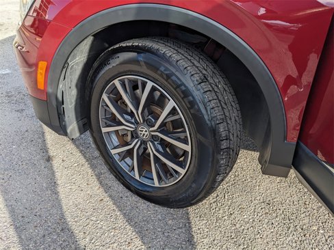 Used 2020 Volkswagen Tiguan SE w/ Panoramic Sunroof Package image 36