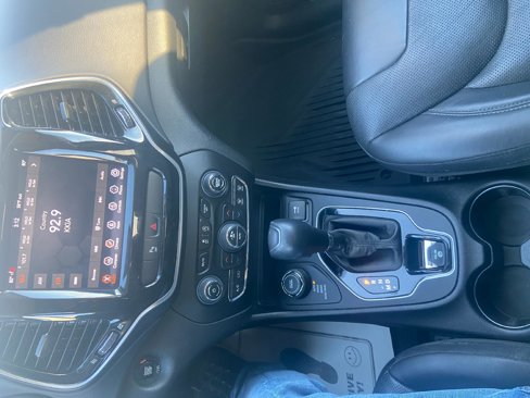 Used 2019 Jeep Cherokee Limited w/ Luxury Group image 28
