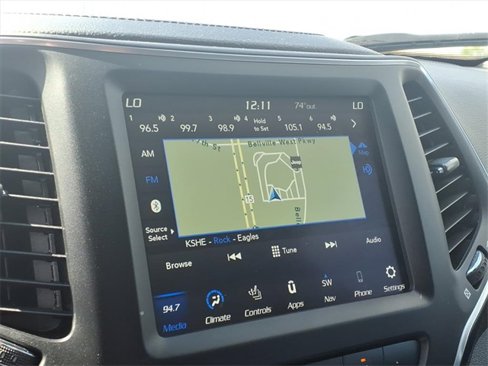 Used 2023 Jeep Cherokee Altitude Lux image 4
