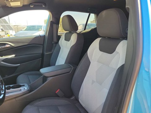 Used 2025 Chevrolet Trax RS image 11