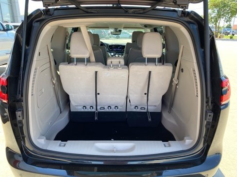 Used 2021 Chrysler Pacifica Touring-L image 4