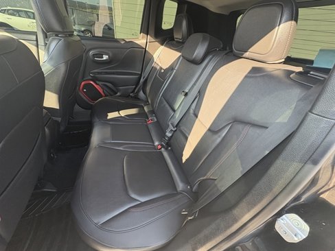 Used 2016 Jeep Renegade Trailhawk w/ Premium Trailhawk Package image 38