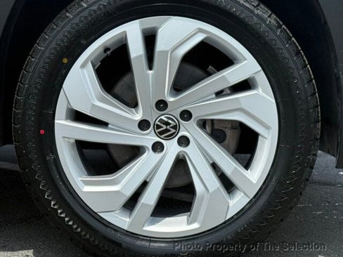 Used 2021 Volkswagen Atlas SE image 50