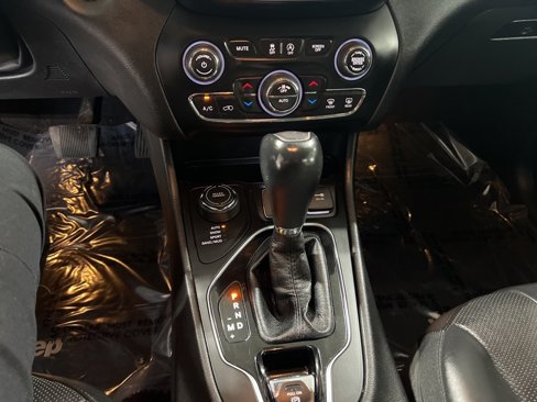 Used 2019 Jeep Cherokee Limited w/ Luxury Group image 32