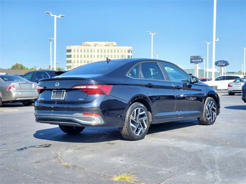 Used 2022 Volkswagen Jetta SEL image 4