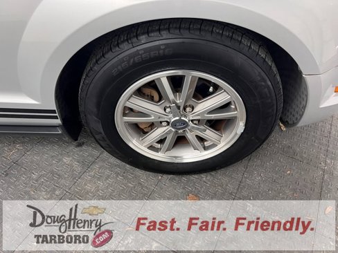 Used 2005 Ford Mustang Convertible image 18