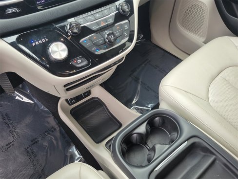 Used 2018 Chrysler Pacifica Touring-L w/ Advanced Safetytec Group image 19