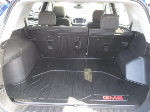 Used 2023 GMC Terrain SLE w/ Driver Convenience Package image 11