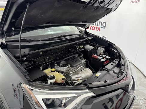 Used 2018 Toyota RAV4 SE image 28