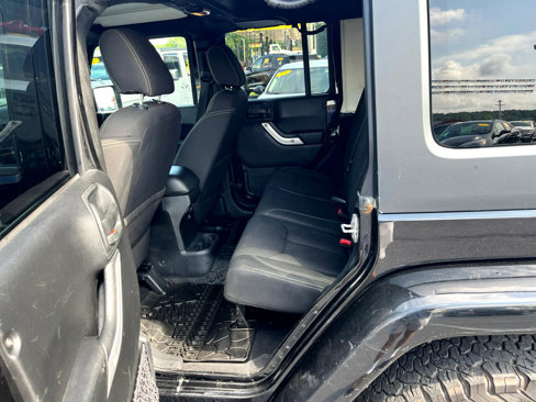 Used 2016 Jeep Wrangler Unlimited Sahara w/ Connectivity Group image 19