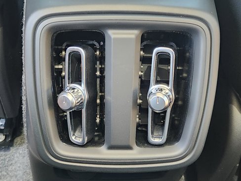 New 2025 Volvo XC40 B5 Core w/ Protection Package image 19