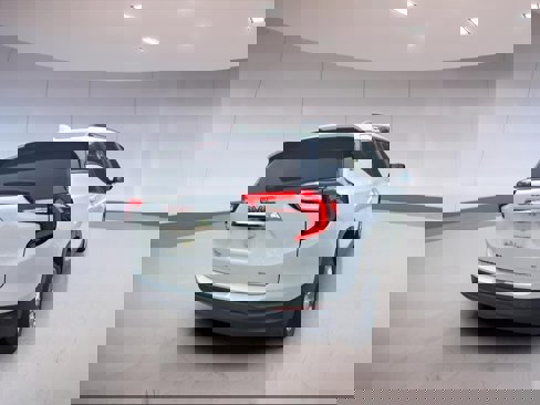 Used 2022 GMC Terrain SLE w/ Driver Convenience Package image 4