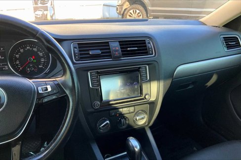 Used 2017 Volkswagen Jetta SE image 6