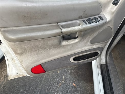 Used 2000 Ford Explorer XL image 9