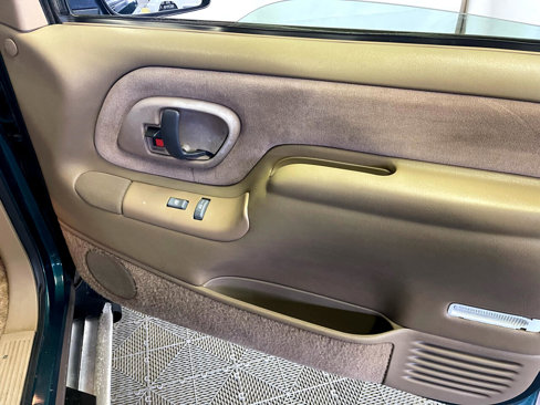 Used 1995 Chevrolet Suburban 4WD image 14