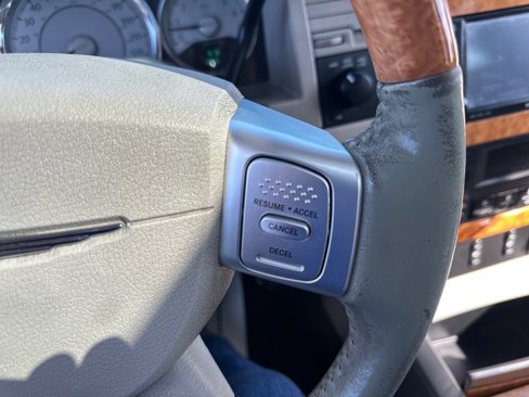 Used 2008 Chrysler Aspen Limited image 31