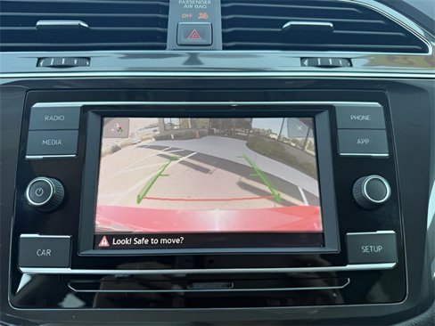 Used 2018 Volkswagen Tiguan S image 16