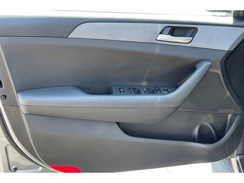 Used 2018 Hyundai Sonata SE w/ Cargo Package image 11
