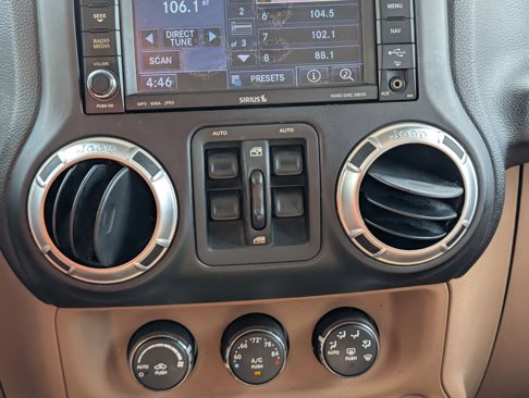 Used 2012 Jeep Wrangler Unlimited Sahara image 28