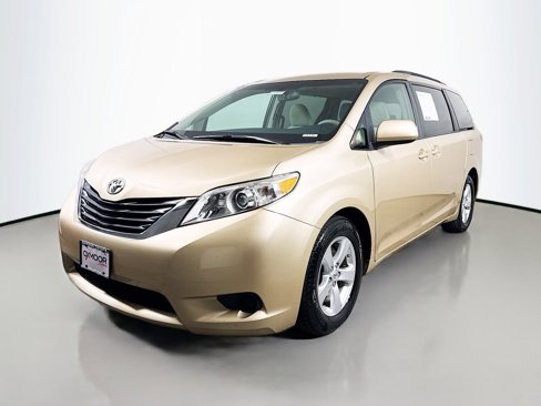 Used 2012 Toyota Sienna LE image 3