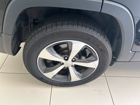 Used 2019 Jeep Cherokee Limited image 21