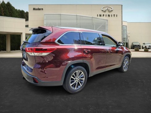 Used 2019 Toyota Highlander XLE image 4