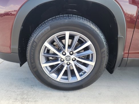 Used 2019 Toyota Highlander XLE image 15