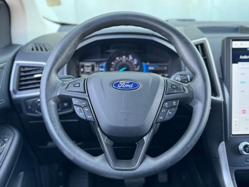 Used 2022 Ford Edge SE image 4